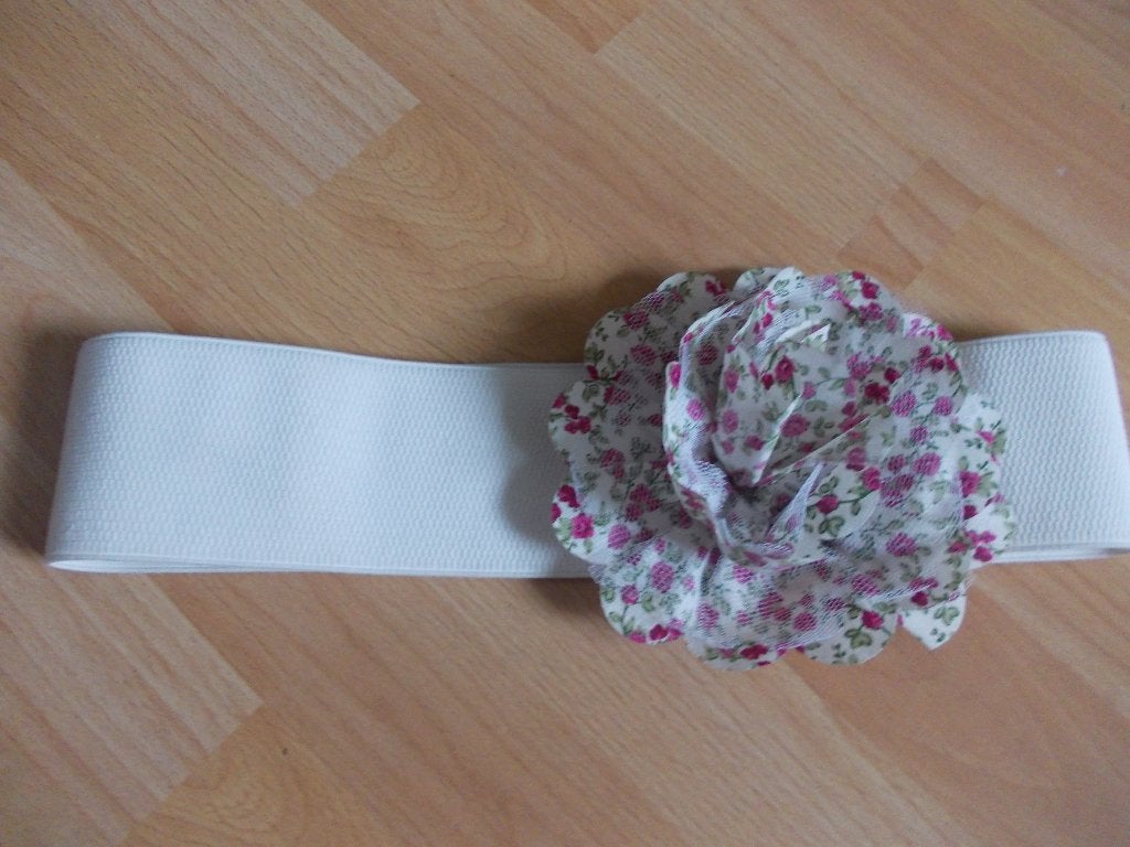 Leuke elastische riem met bloem., Kleding | Dames, Riemen en Ceinturen, Ophalen, 5 cm of meer, Nieuw, Tailleriem