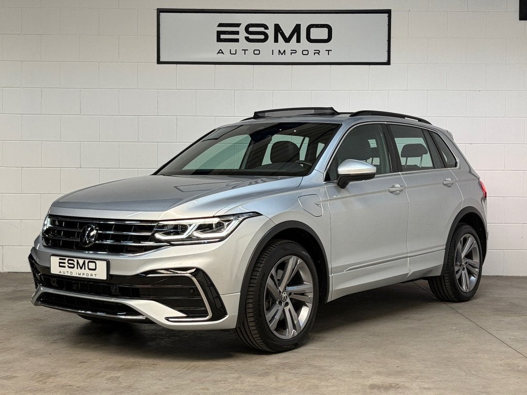 Volkswagen Tiguan 1.4 TSI eHybrid R-Line Business+ Panoramad, Auto's, Volkswagen, Zwart, 4 cilinders, Leder en Stof, Hybride Elektrisch/Benzine