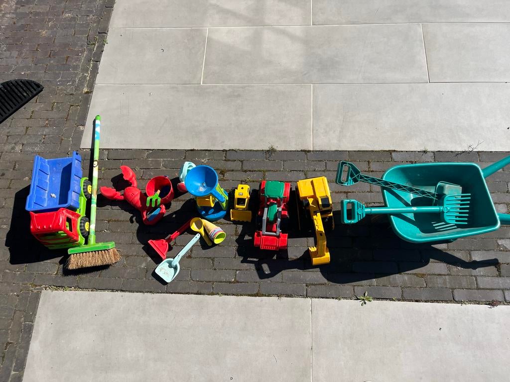 Grote set Kinderspeelgoed voor tuin, zandbak en strand, Kinderen en Baby's, Speelgoed | Buiten | Zandbakken, Ophalen, Gebruikt