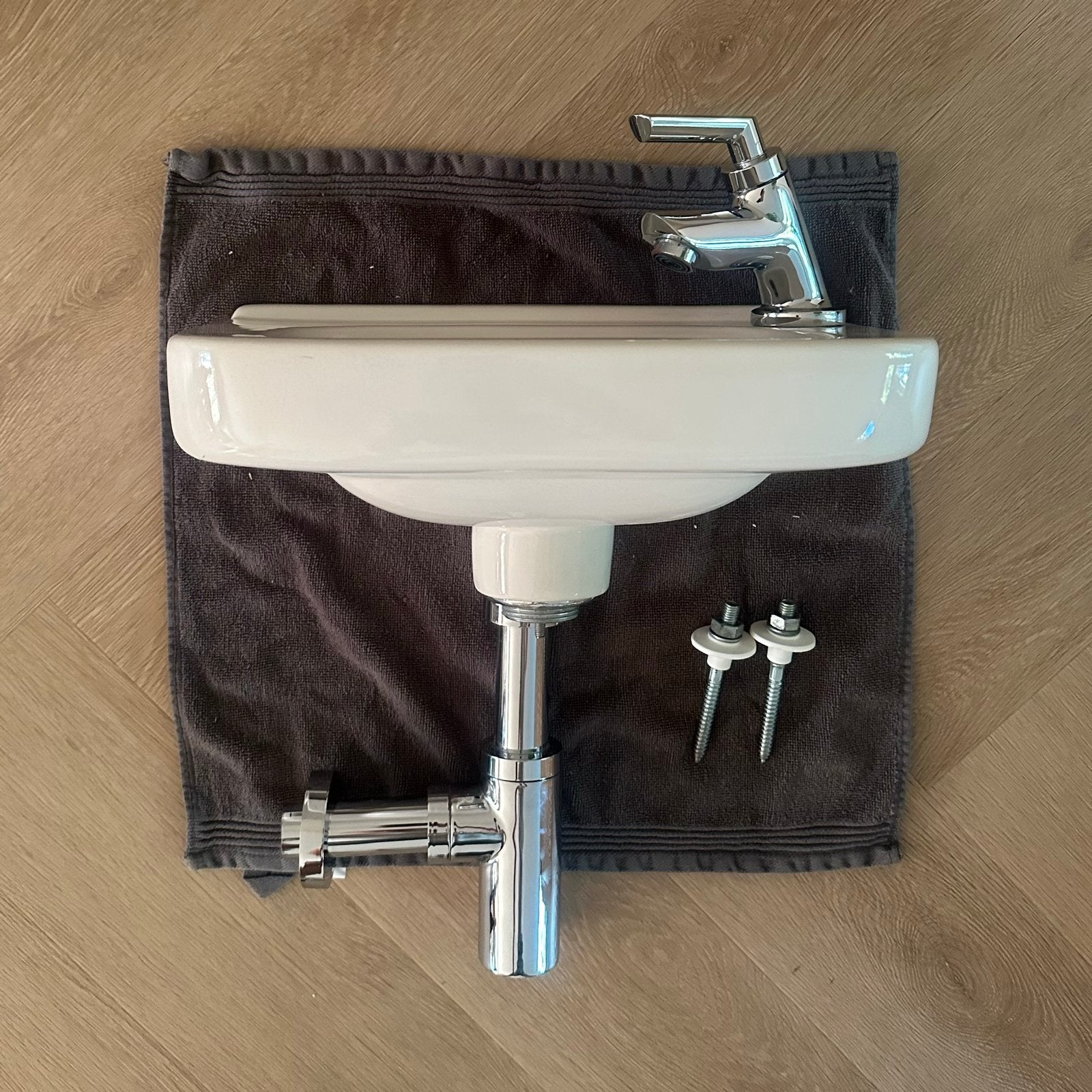 Sphinx toilet fontein 36cm crème wit met kraan en sifon, Ophalen, Zo goed als nieuw, Chroom, Wastafel