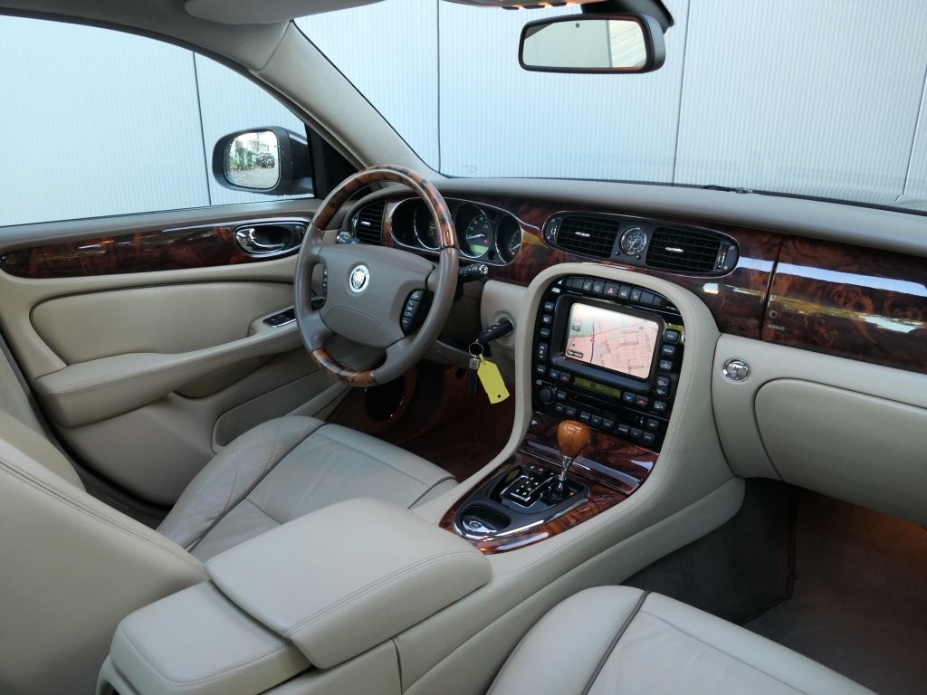 Jaguar XJ 2.7D V6 Sovereign Xenon / Schuifdak / Navigatie, Automaat, Achterwielaandrijving, Gebruikt, 197 €/maand