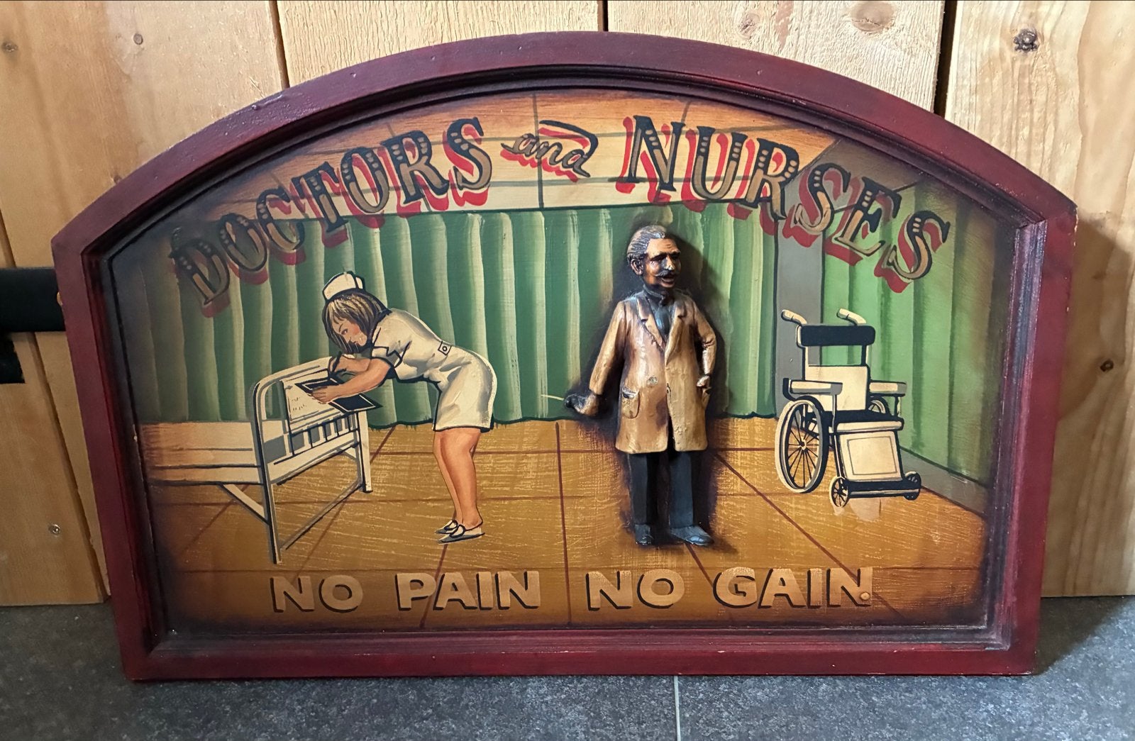Vintage Doctors and Nurses 'No Pain No Gain' Houten Plaque, Antiek en Kunst, Ophalen