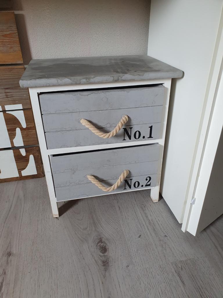 Nachtkastje met 2 lades en touwgrepen, Huis en Inrichting, Slaapkamer | Nachtkastjes, Gebruikt, Minder dan 45 cm, Ophalen of Verzenden