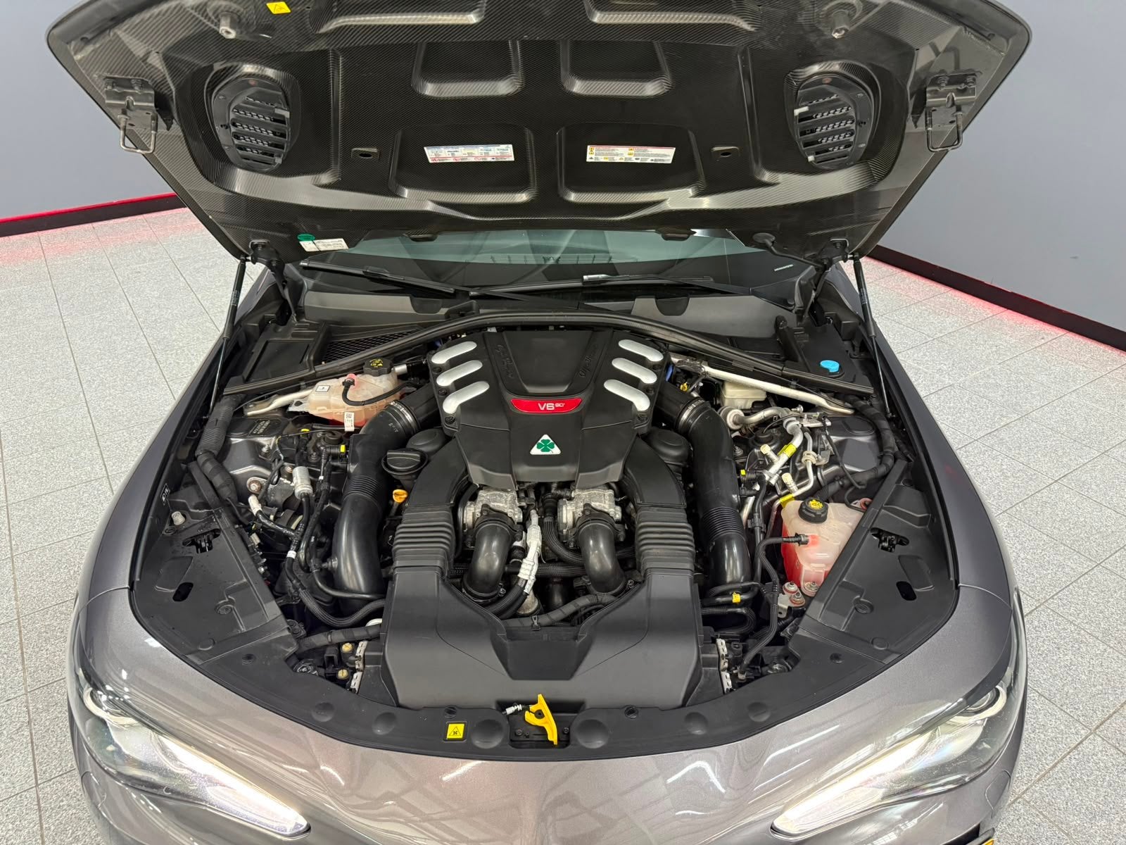Alfa Romeo Giulia 2.9 V6 Quadrifoglio Carbon (bj 2016), Auto's, Alfa Romeo, Automaat, Achterwielaandrijving, Gebruikt, Origineel Nederlands