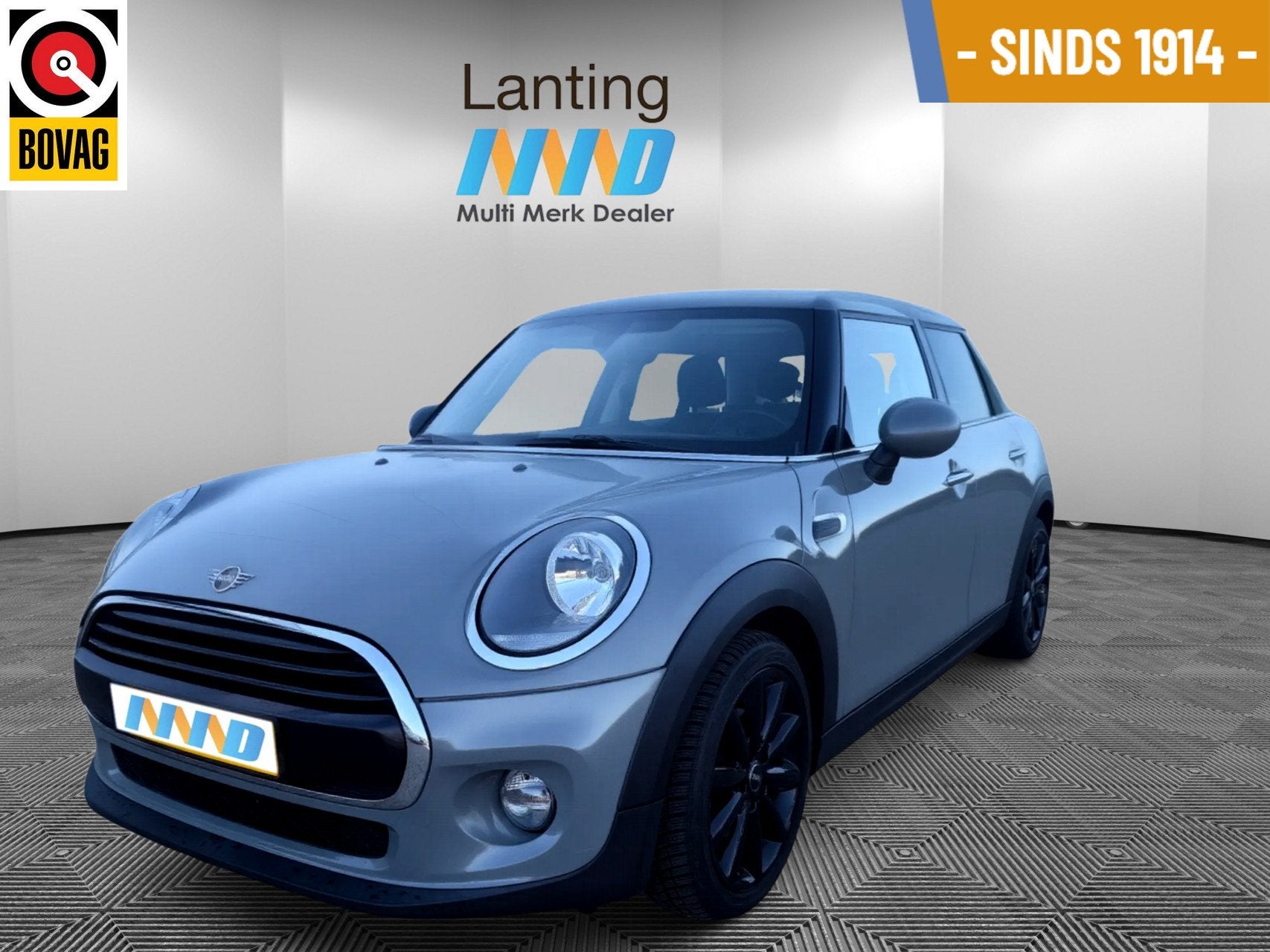 Mini 1.5 Cooper 5 deurs MOONWALK GREY, Auto's, Gebruikt, Origineel Nederlands, Bedrijf, Handgeschakeld