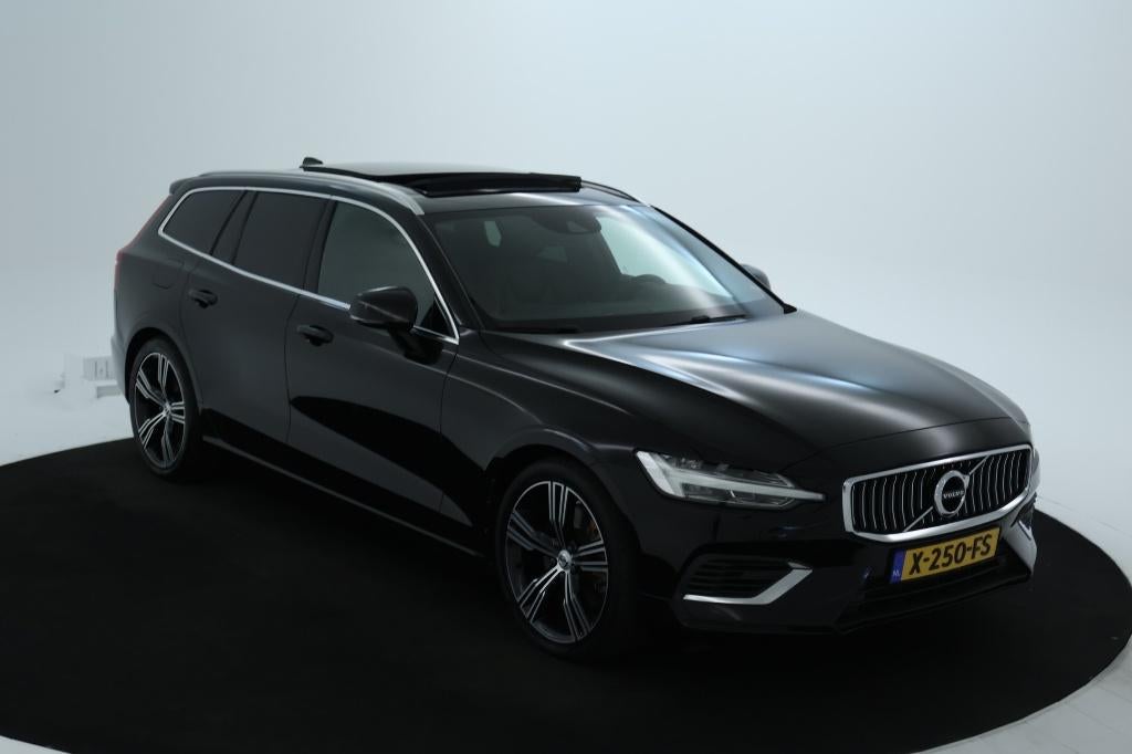 Volvo V60 T8 Twin Engine 390pk AWD Geartronic 2020 Zwart, Auto's, Automaat, Zwart, Vierwielaandrijving, 129 €/maand