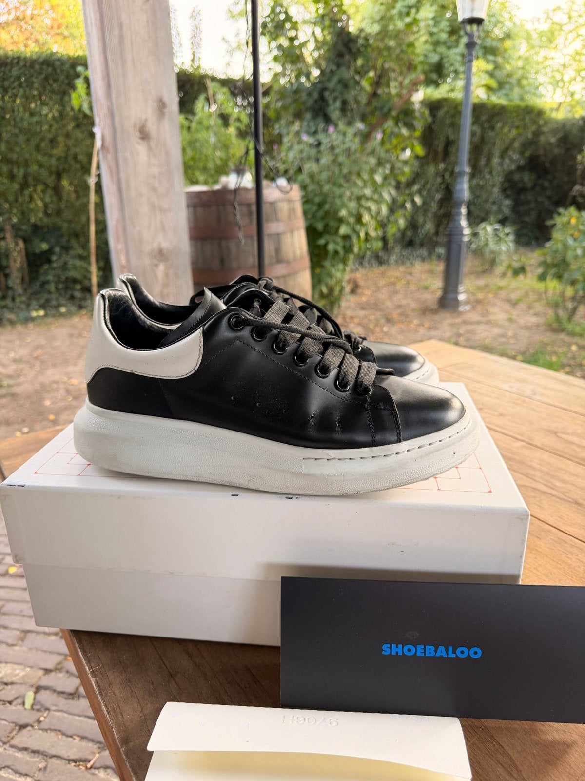 Alexander McQueen sneakers zwart wit maat 42, Kleding | Heren, Ophalen of Verzenden, Gedragen, Zwart, Sneakers of Gympen