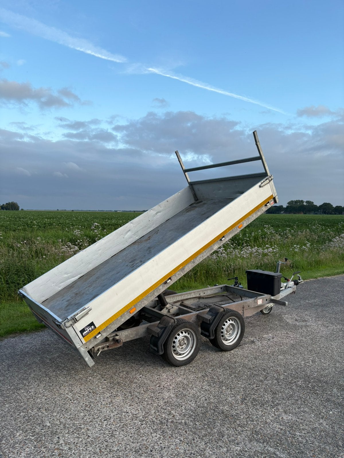 Eduard kipper 2000kg, Ophalen, Zo goed als nieuw