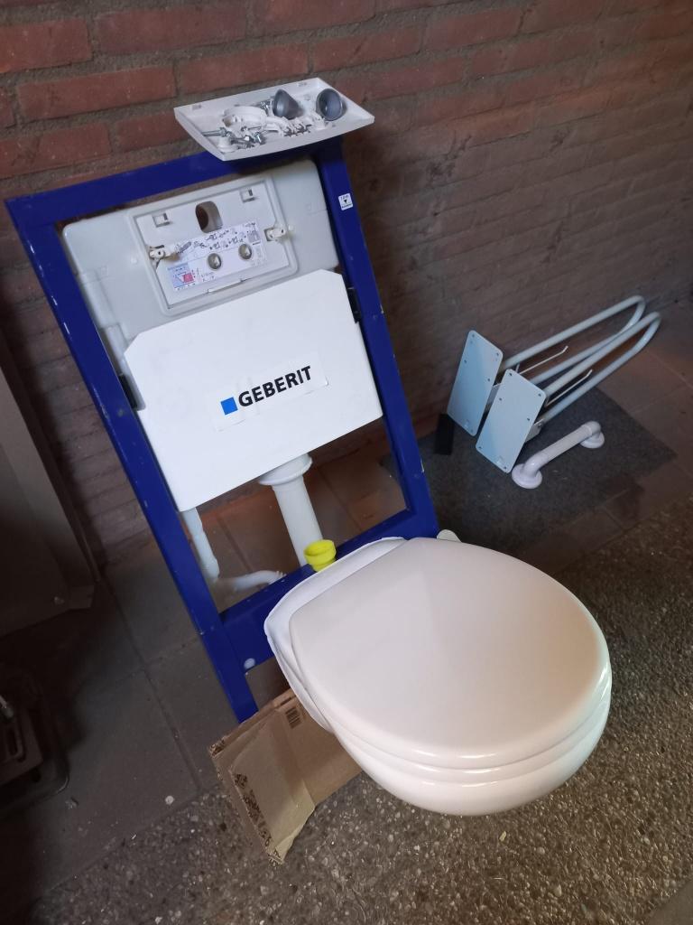 Geberit Hangtoilet + Inbouwreservoir Compleet Set, Doe-het-zelf en Verbouw, Sanitair, Ophalen, Gebruikt, Steen, Toilet