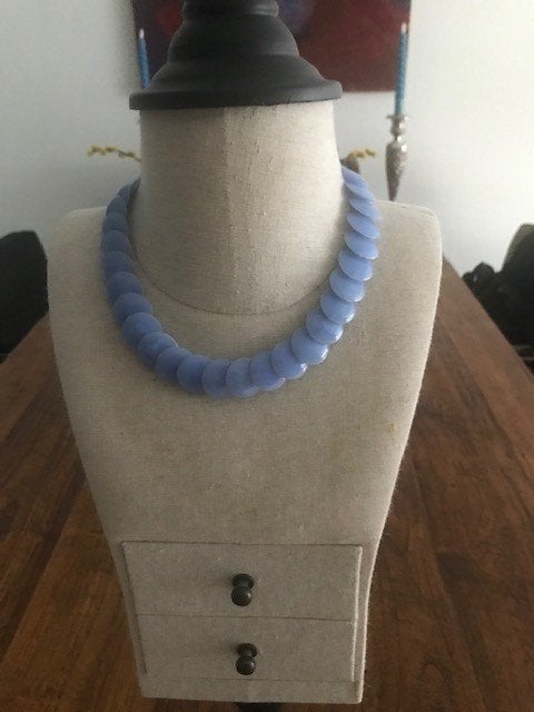 Jaren 50 kunststof ketting lichtblauw, Ophalen of Verzenden, Gebruikt, Blauw, Kunststof