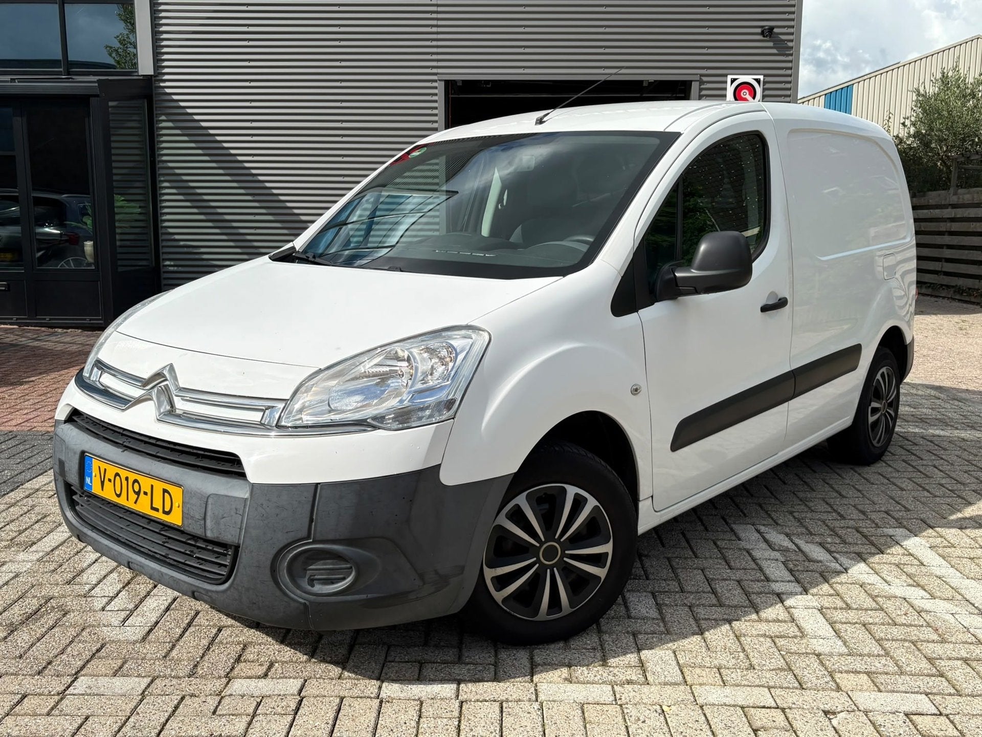 Citroen Berlingo 1.6 e-HDI 500 Comfort nieuwe APK, Voorwielaandrijving, Stof, Zwart, 4 cilinders