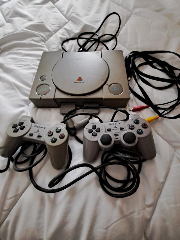 De allereerste  PlayStation, Spelcomputers en Games, Spelcomputers | Sony PlayStation 1, Ophalen of Verzenden, Zo goed als nieuw