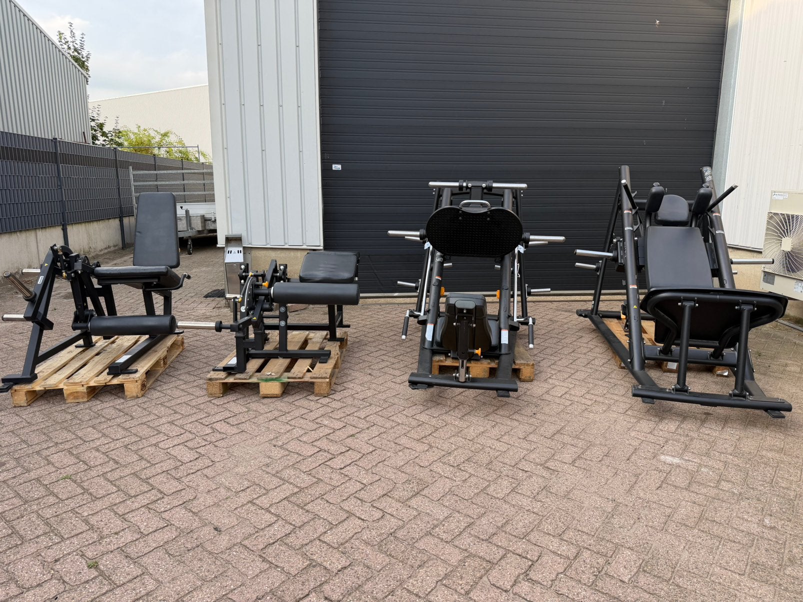 4 Matrix Plate Loaded Apparaten, Hack Squat, Leg Press, Leg, Ophalen, Gebruikt, Armen, Krachtstation