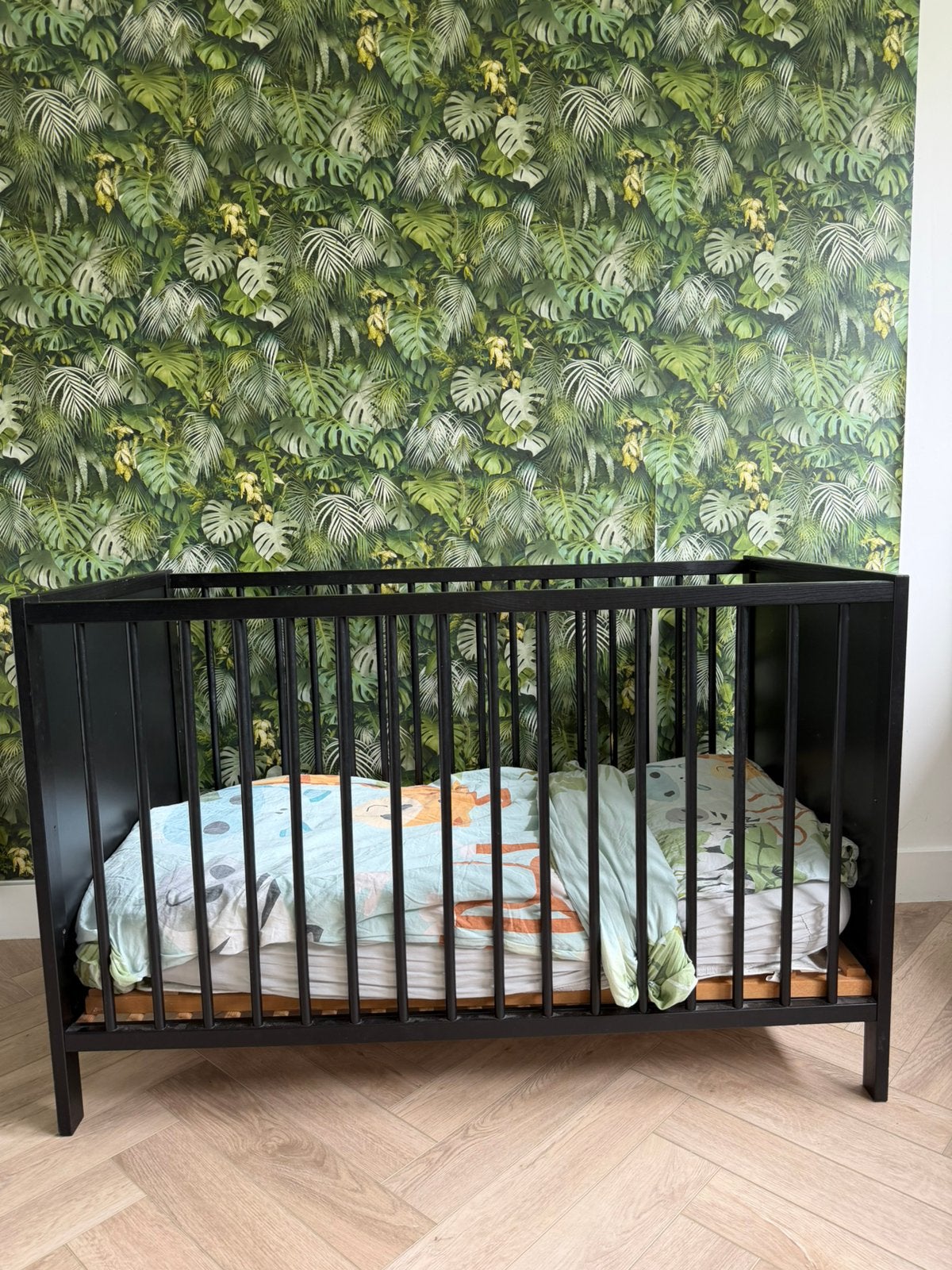 Babybedje + commode zwart, Kinderen en Baby's, Ophalen, Gebruikt, 50 tot 70 cm, 100 cm of meer