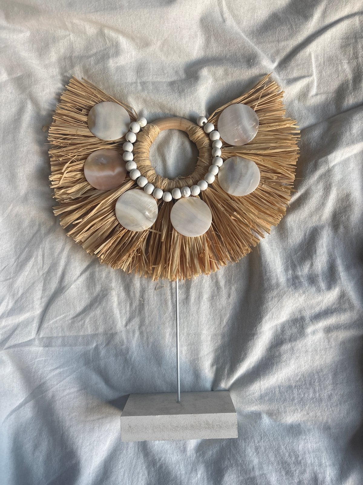 Decoratieve Raffia en Schelpen Wanddecoratie op Standaard, Beige, Boho, Ophalen of Verzenden, Zo goed als nieuw