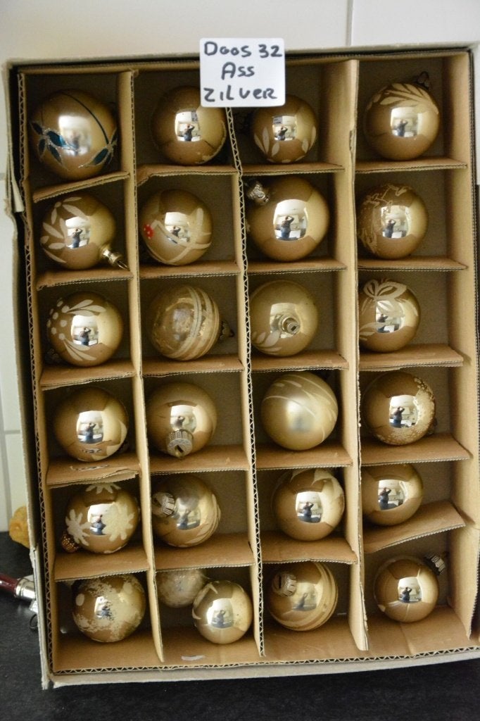 Kerstballen zilver Doos 32, Ophalen of Verzenden, Zo goed als nieuw