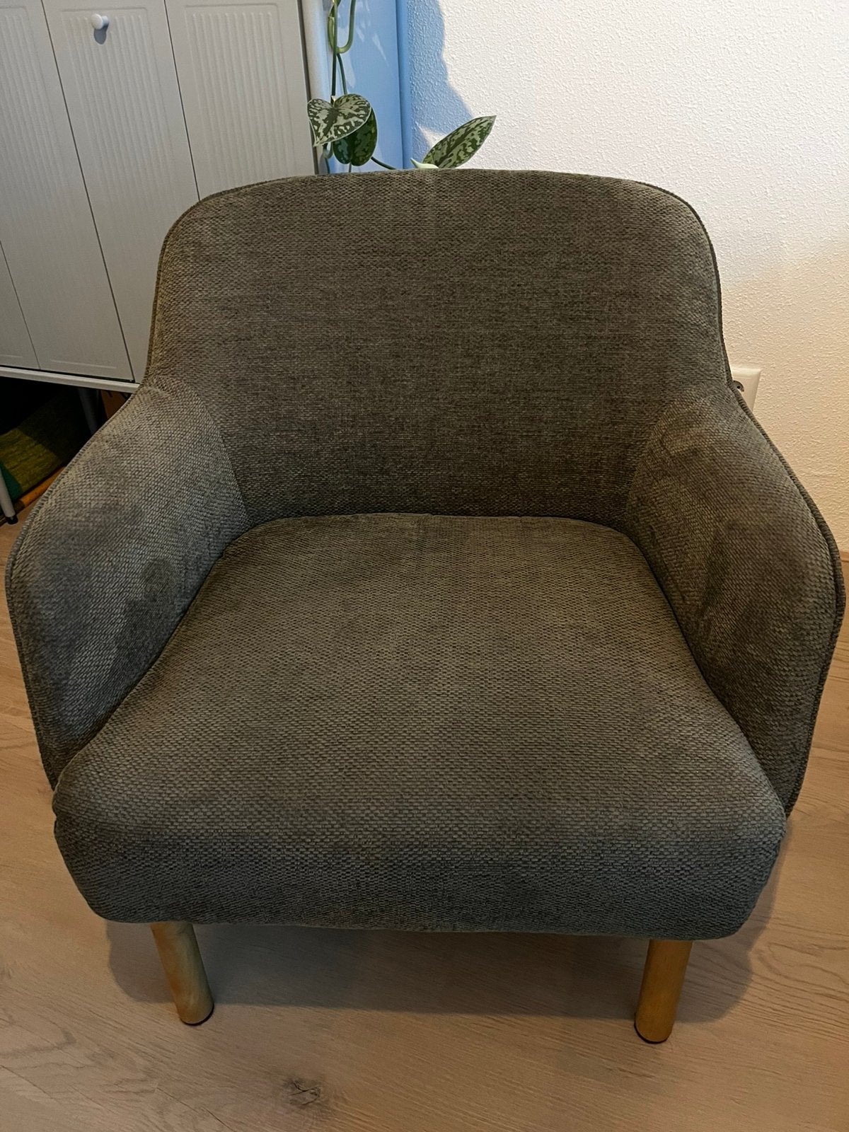 Olijfgroene fauteuil Jysk, Ophalen, Minder dan 75 cm, Zo goed als nieuw, Stof