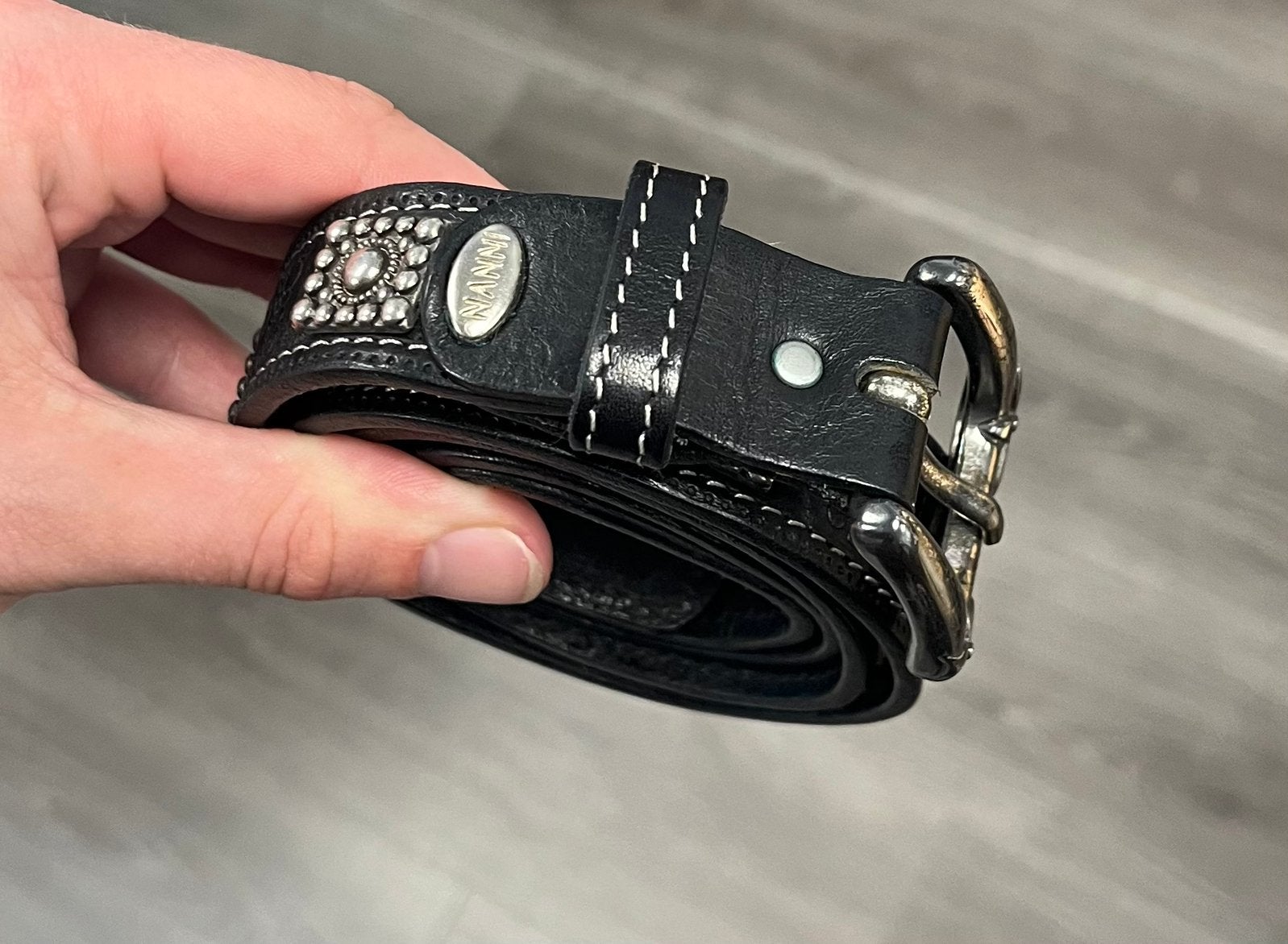 Nanni Milano lederen riem met mooie details - Maat 95cm, Kleding | Dames, Riemen en Ceinturen, 90 tot 100 cm, Heupriem, Ophalen of Verzenden