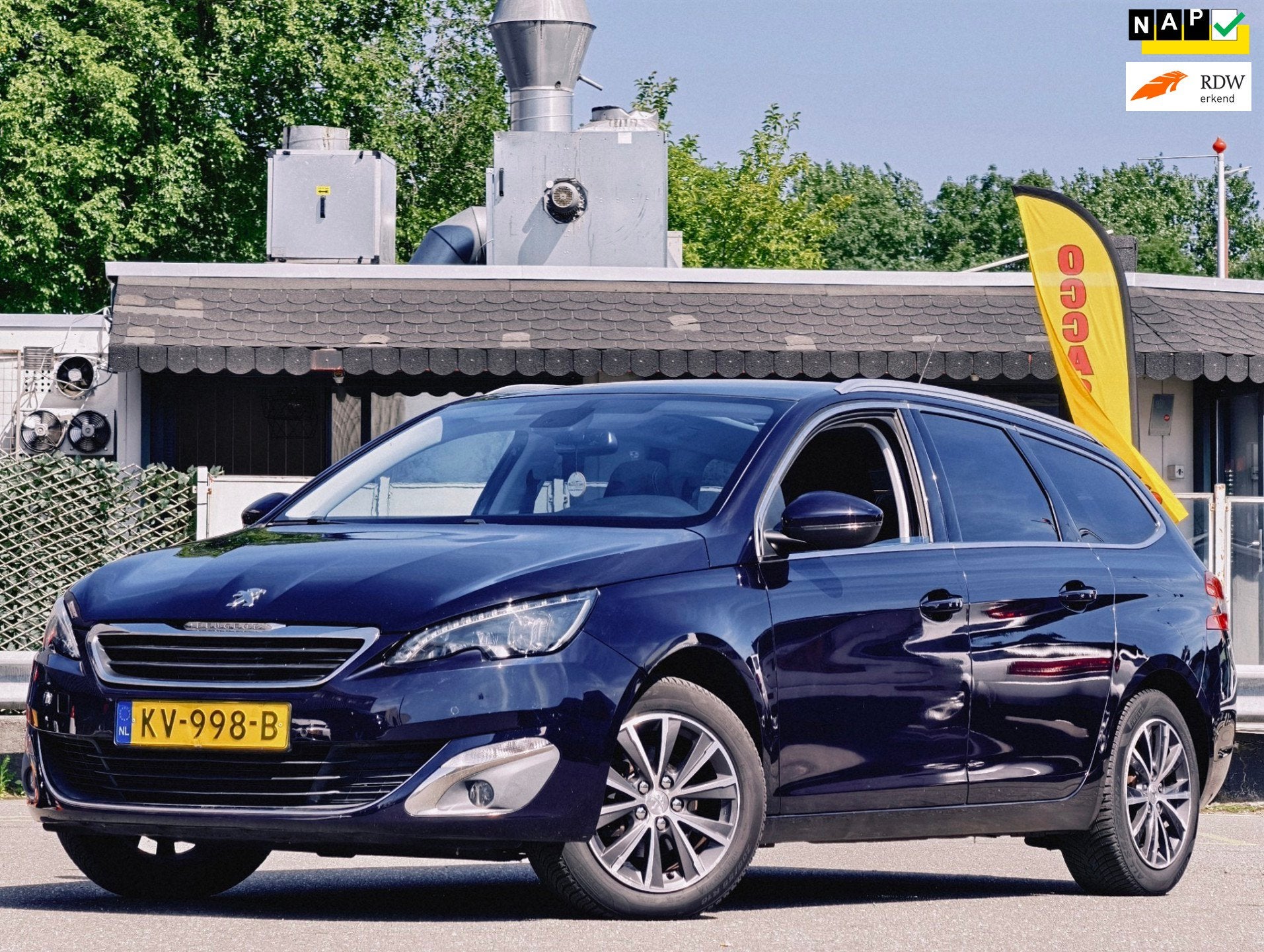 Peugeot 308 SW 1.2 PureTech Allure-NAP-PANO, Gebruikt, Euro 6, 1199 cc, 1165 kg