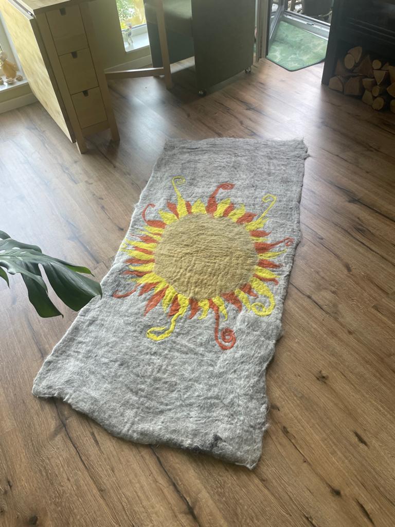 Zuiver wollen vloerkleed/wandkleed met zon design, Ophalen, Overige kleuren, 50 tot 100 cm, Zo goed als nieuw