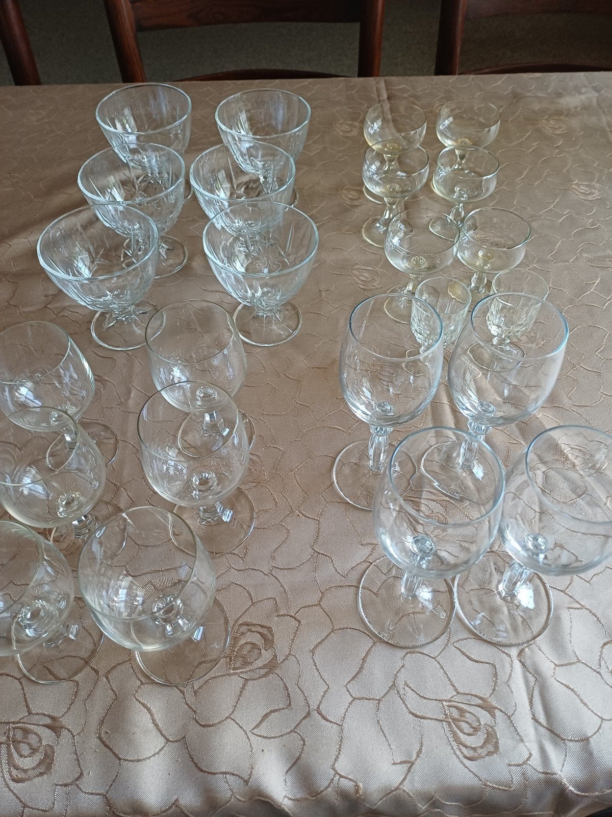 Diverse glazen set: wijnglazen, champagnecoupes, dessertgl, Ophalen