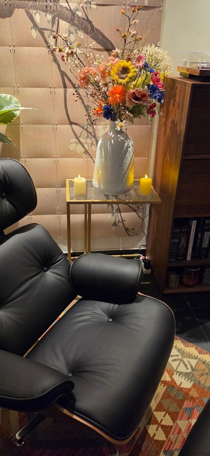 IKEA bijzettafel / laptoptafel – goud/messing met glazen bla, Huis en Inrichting, Tafels | Bijzettafels, Minder dan 55 cm, Gebruikt