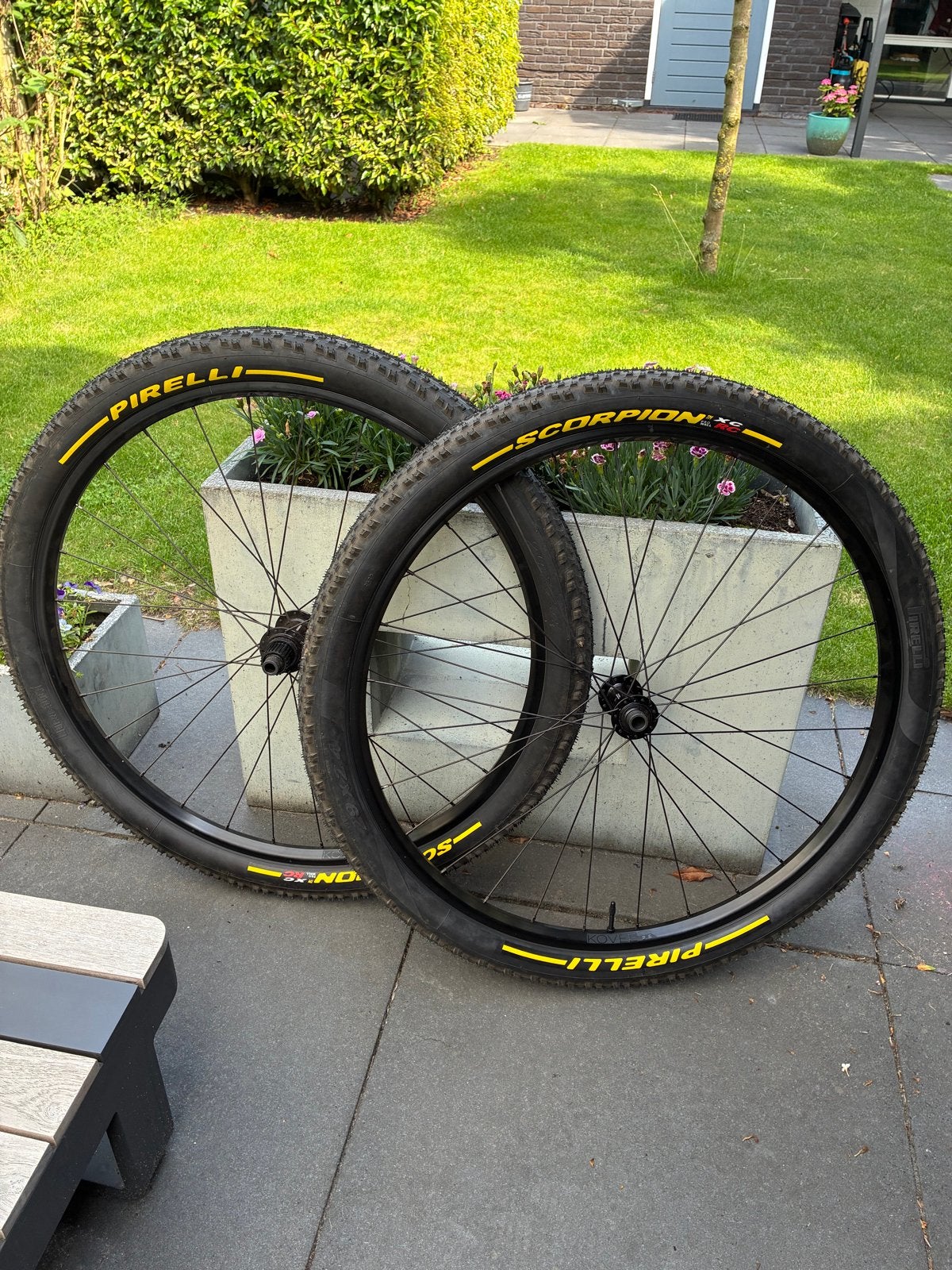 Bontrager Kovee MTB Velgen met Pirelli Scorpion Banden, Fietsen en Brommers, Nieuw, Aluminium, Mountainbike, Ophalen