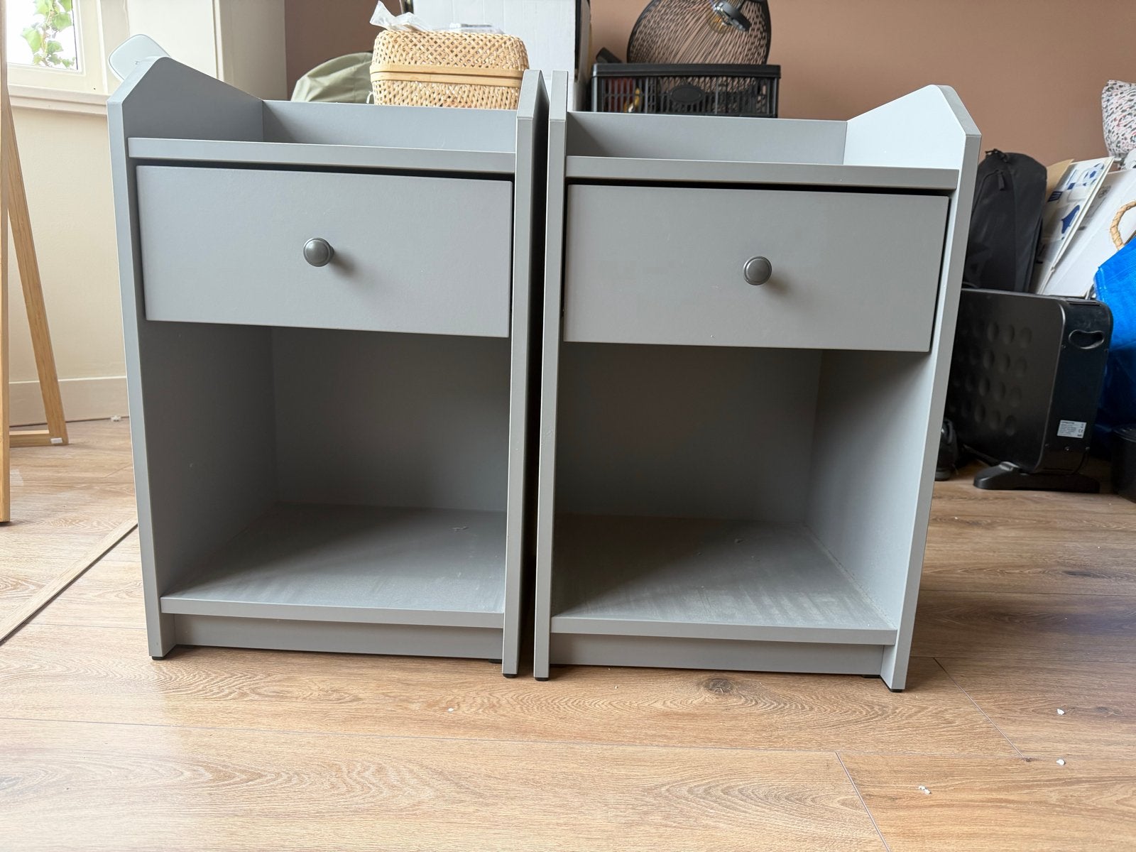 Twee grijze IKEA nachtkastjes in zeer goede conditie, Ophalen, Minder dan 45 cm, 55 tot 70 cm, Zo goed als nieuw