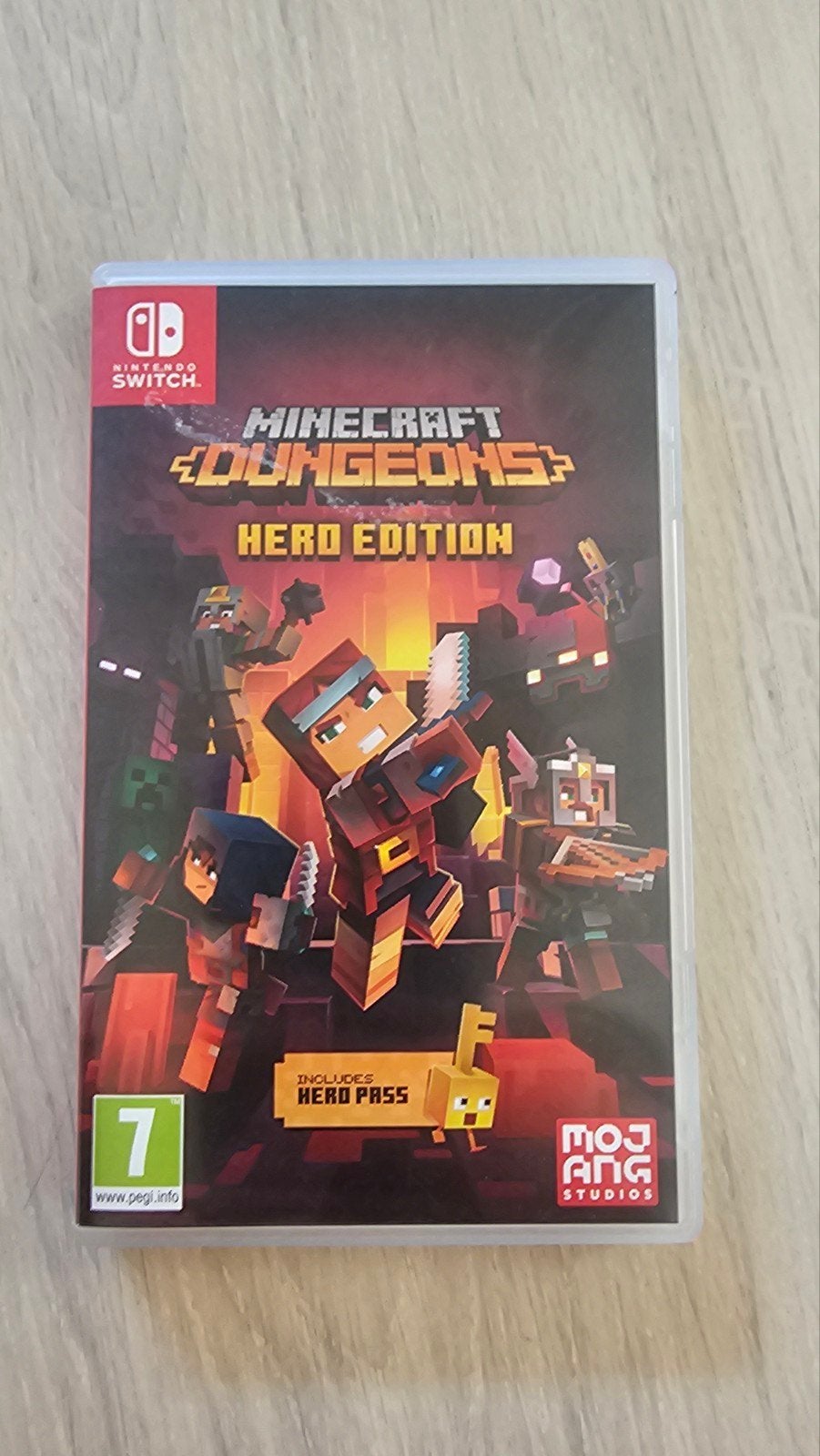 Minecraft Dungeons Nintendo Switch, Met games, Ophalen of Verzenden, Zo goed als nieuw, Zonder controller