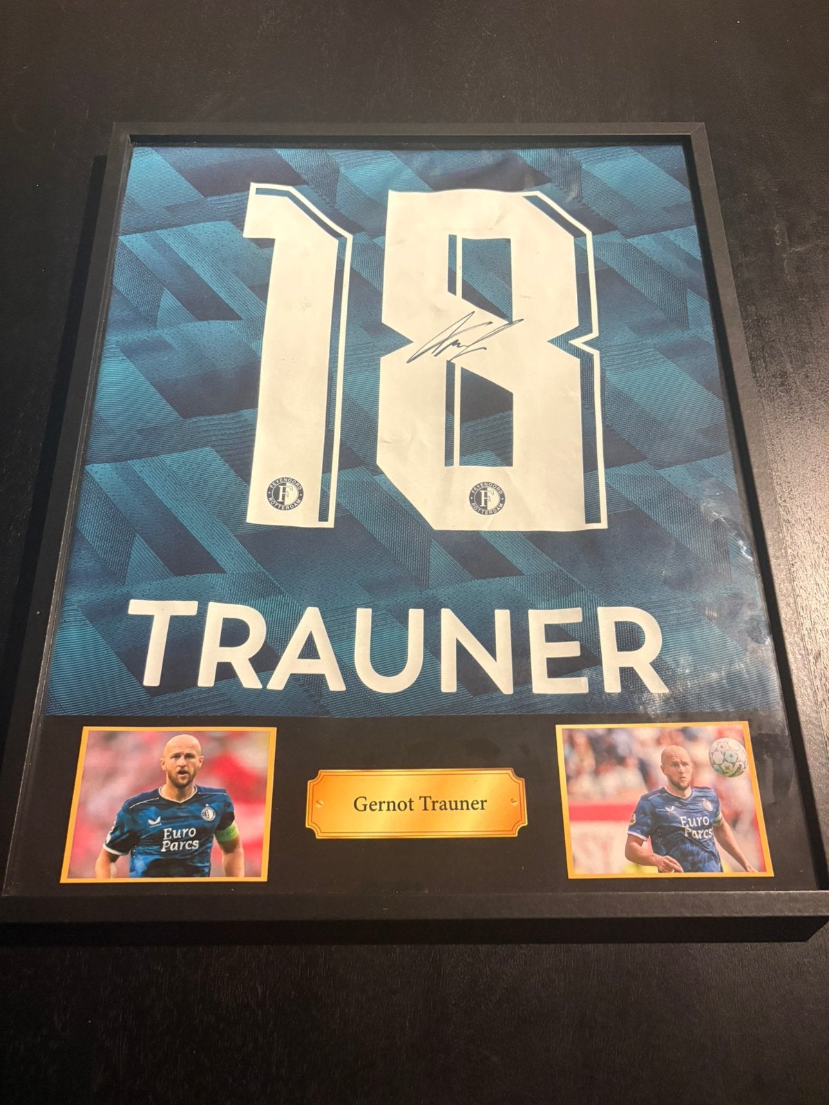 Gesigneerd en ingelijst Feyenoord Gernot Trauner shirt, Ophalen of Verzenden, Zo goed als nieuw, Feyenoord, Shirt