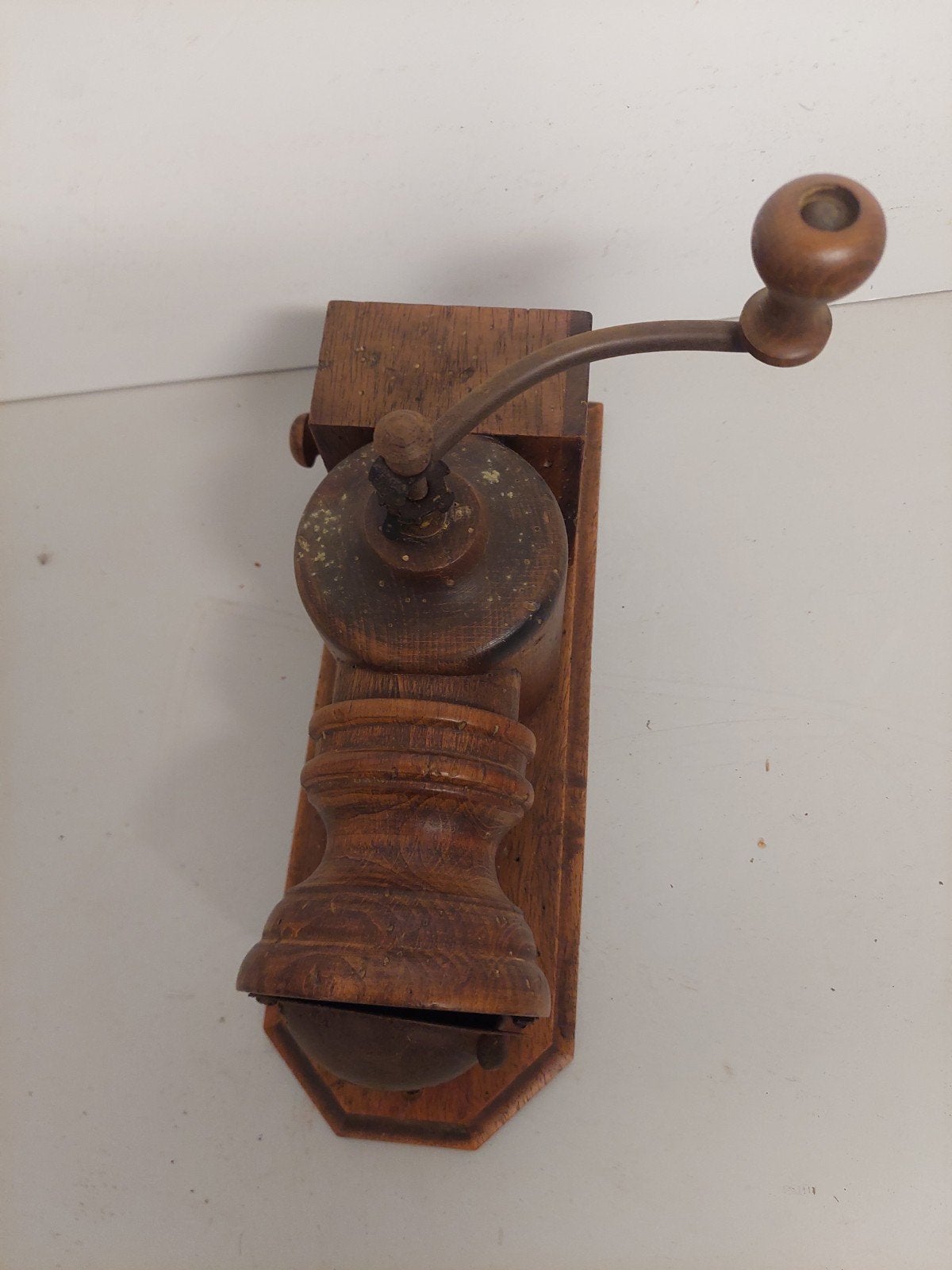 Antieke wandkoffiemolen van hout en metaal, Ophalen of Verzenden