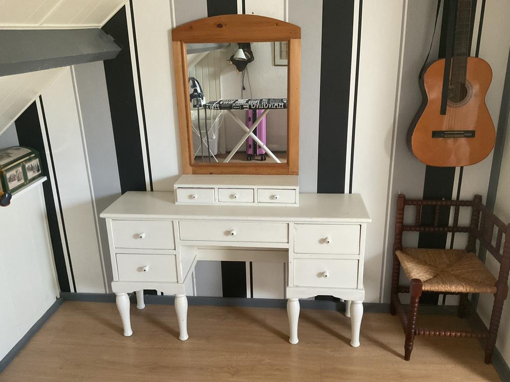 Toiletmeubel van geloogd grenen., Huis en Inrichting, Ophalen of Verzenden