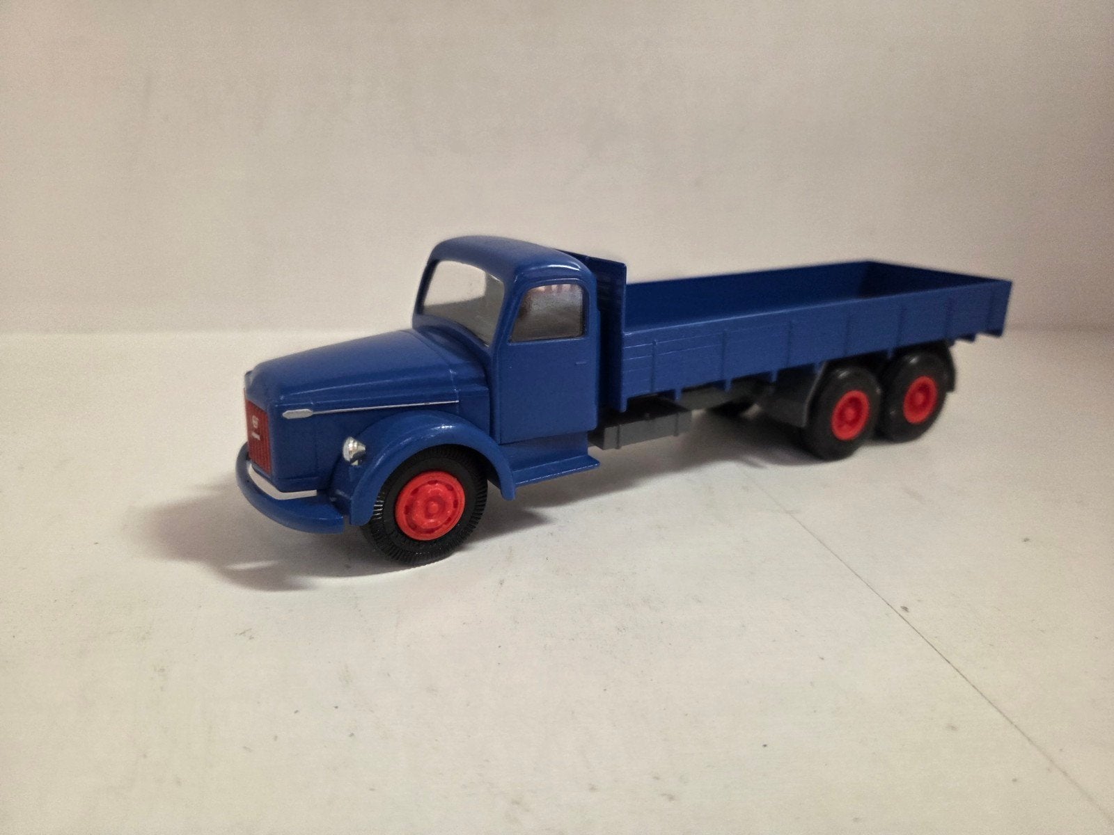 Conrad Volvo Titan longbed 1:43, Overige merken, Auto, ., Ophalen of Verzenden