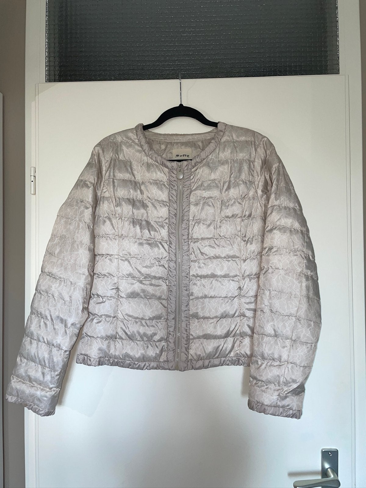 dames beige bloemen puffer jacket tussenjas mt XL, Ophalen of Verzenden, Zo goed als nieuw, Maat 46/48 (XL) of groter, Beige