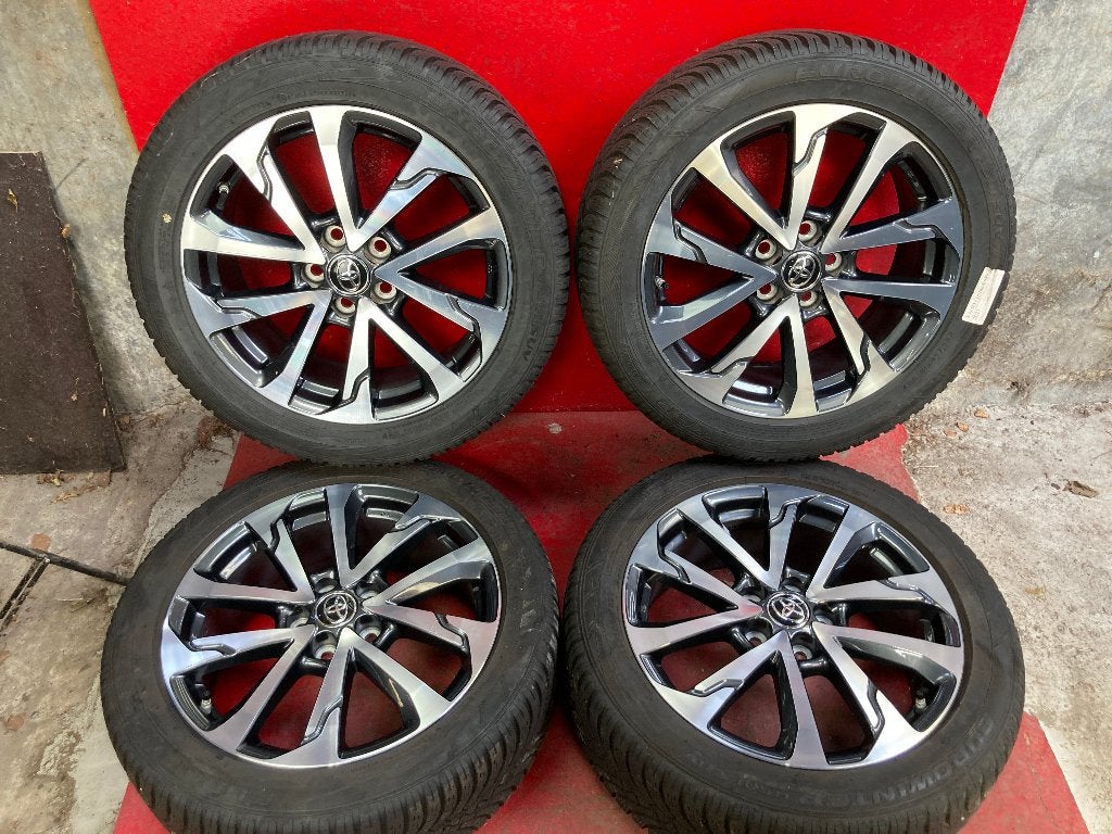 Winterbanden Toyota Corolla Cross 225/50R18, 18 inch, Gebruikt, ., Banden en Velgen