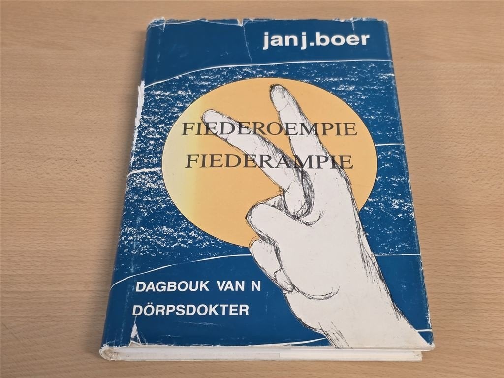Fiederoempie — Dagbouk van \'n Dörpsdokter — Jan J. Boer, Boeken, Ophalen of Verzenden, Gelezen