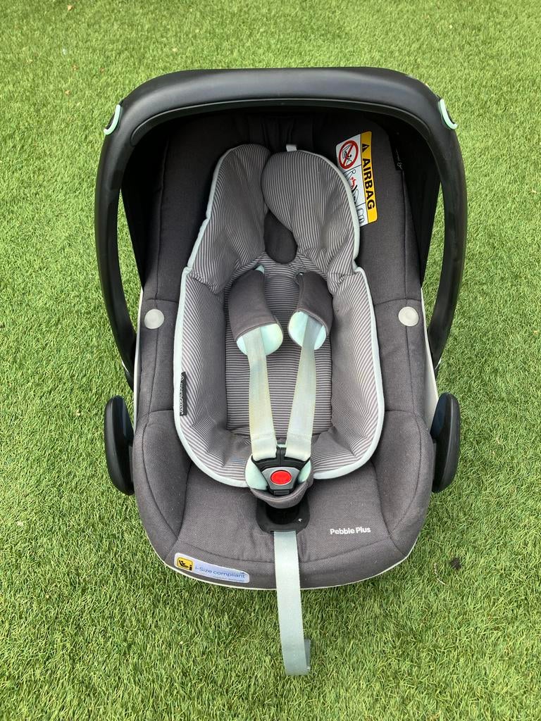 Maxi-Cosi Pebble i-size autostoel en adapters, Autogordel of Isofix, Gebruikt, 0 t/m 13 kg, Maxi-Cosi