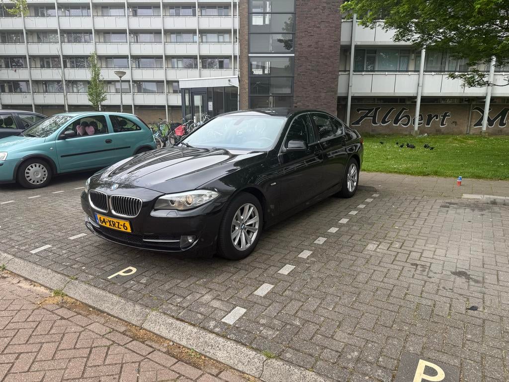 BMW 5-Serie 520i 184pk Aut. 2012 Zwart, Auto's, Zwart, 4 cilinders, 2000 kg, Zwart