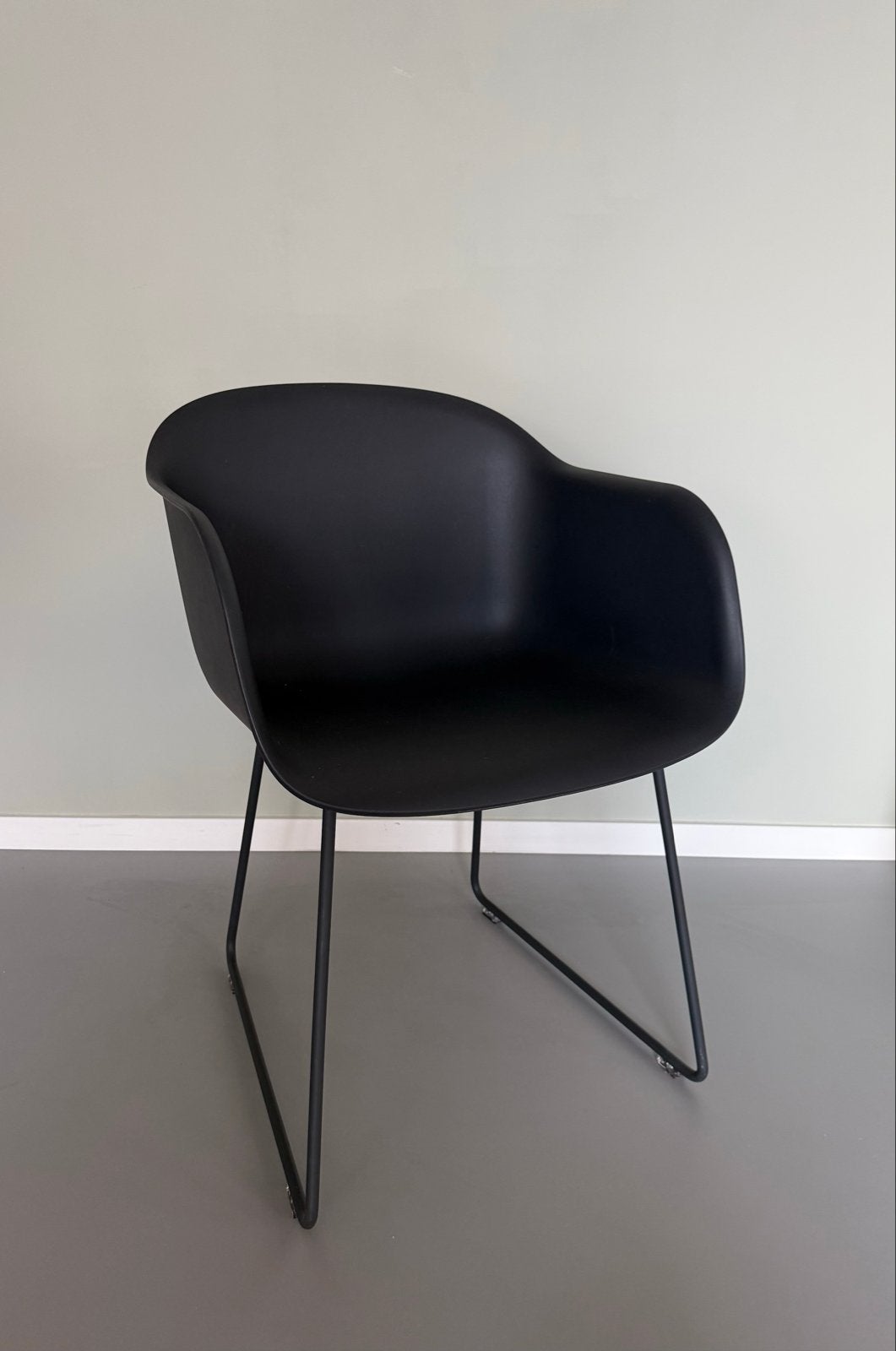 Muuto Fiber Sled stoel zwart - Zo goed als nieuw, Ophalen, Kunststof, Zwart, Zo goed als nieuw