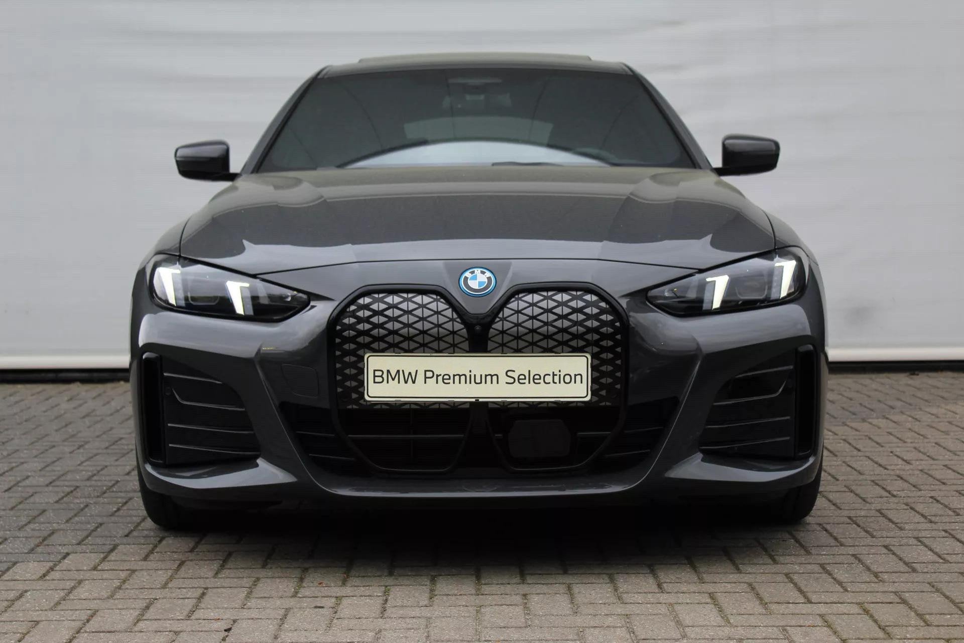 BMW i4 xDrive40 M Sport / Schuif-kanteldak / Trekhaak / Adap, Auto's, Dealer onderhouden, Met garantie (alle), Vierwielaandrijving
