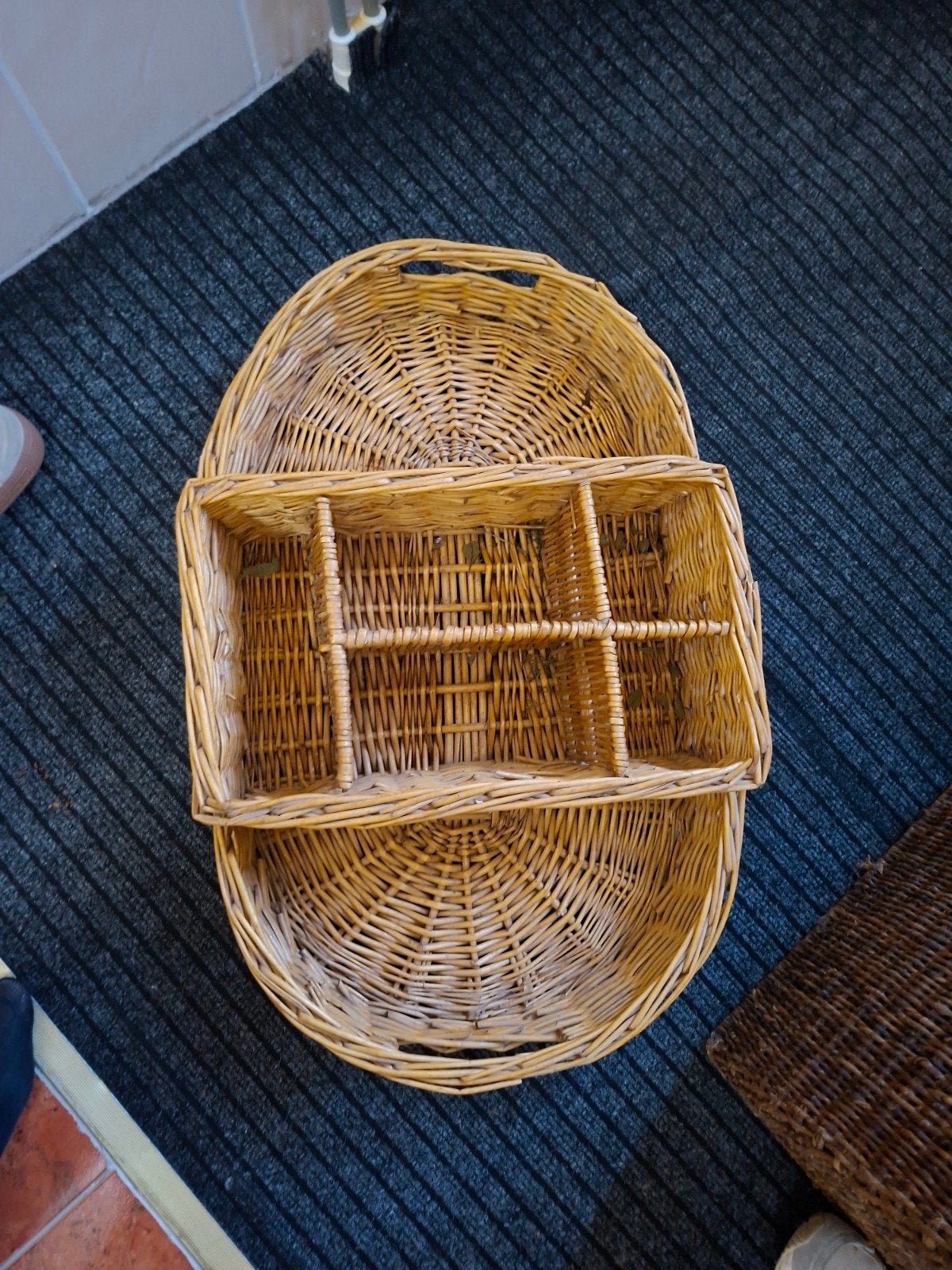 Vintage rieten dienblad met bestekbak - Handgemaakt, Huis en Inrichting, Gebruikt, Ophalen of Verzenden, Handgemaakt, Riet