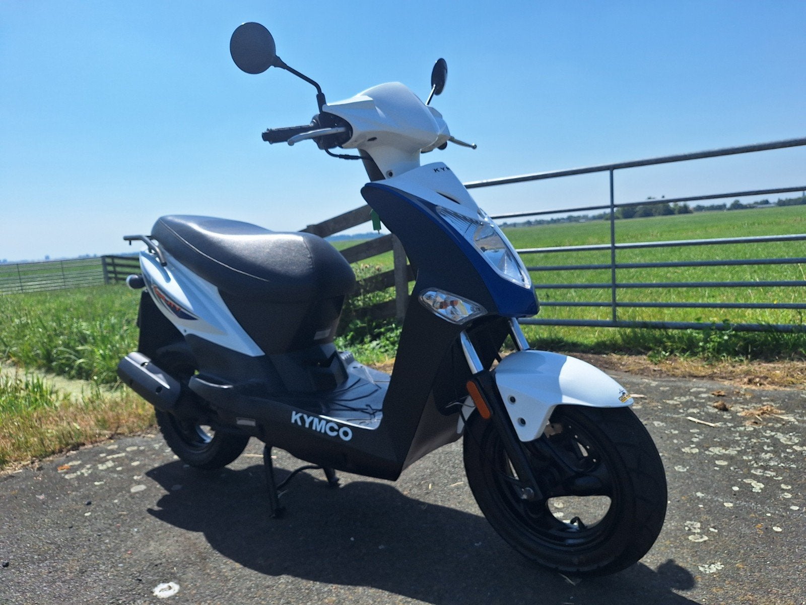 Mooie Kymco 45km bromscooter 2020 geel kenteken, Fietsen en Brommers, Scooters | Kymco, Ophalen, Gebruikt, Benzine, Agility
