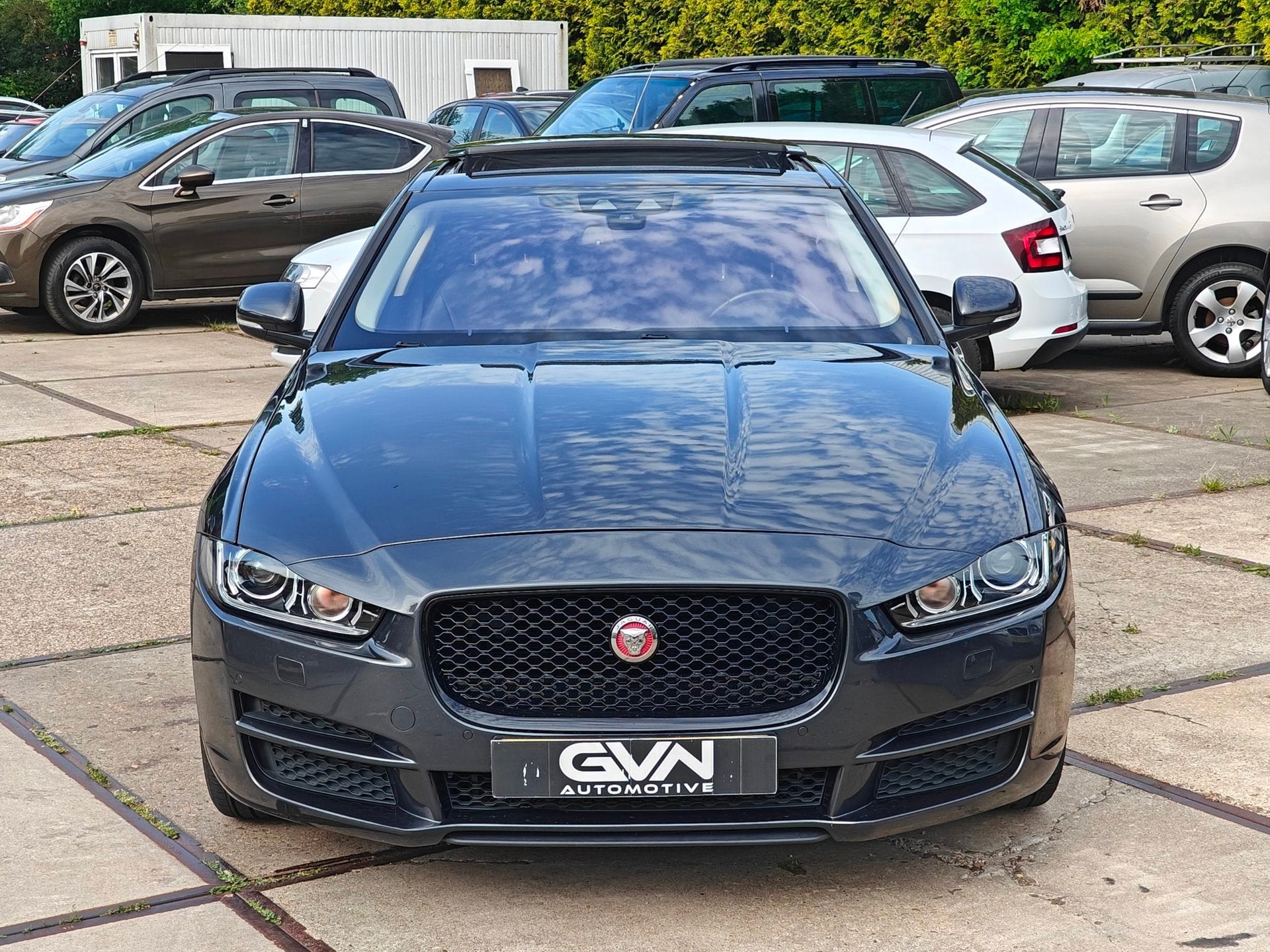 Jaguar XE 2.0 Turbo (240 pk) Prestige | Storm Grey | Panoram, Auto's, Jaguar, Dealer onderhouden, Achterwielaandrijving, 4 cilinders