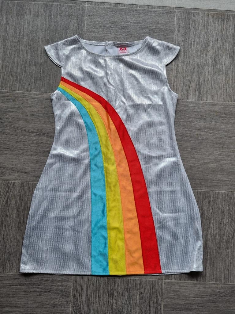 K3 regenboogjurkje zilver, mt 134, Ophalen of Verzenden, Zo goed als nieuw, 134 t/m 140, Meisje