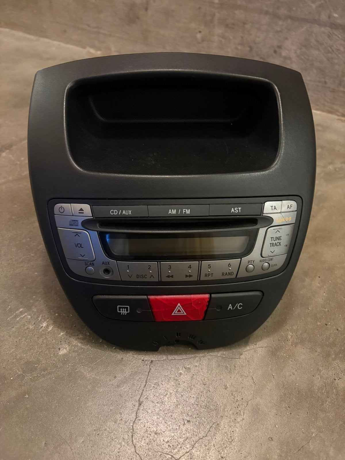 Originele Autoradio Toyota Aygo / Citroën C1 / Peugeot 107, Ophalen of Verzenden, Gebruikt