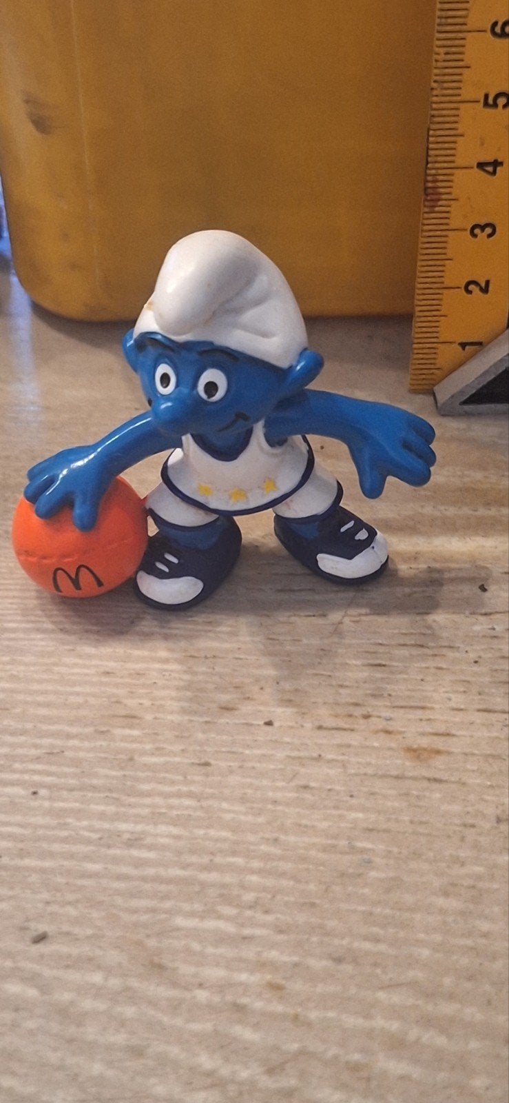 Basketbal smurf poppetje peyo 1997 (31526), Verschillende Smurfen, ., Ophalen of Verzenden, Zo goed als nieuw