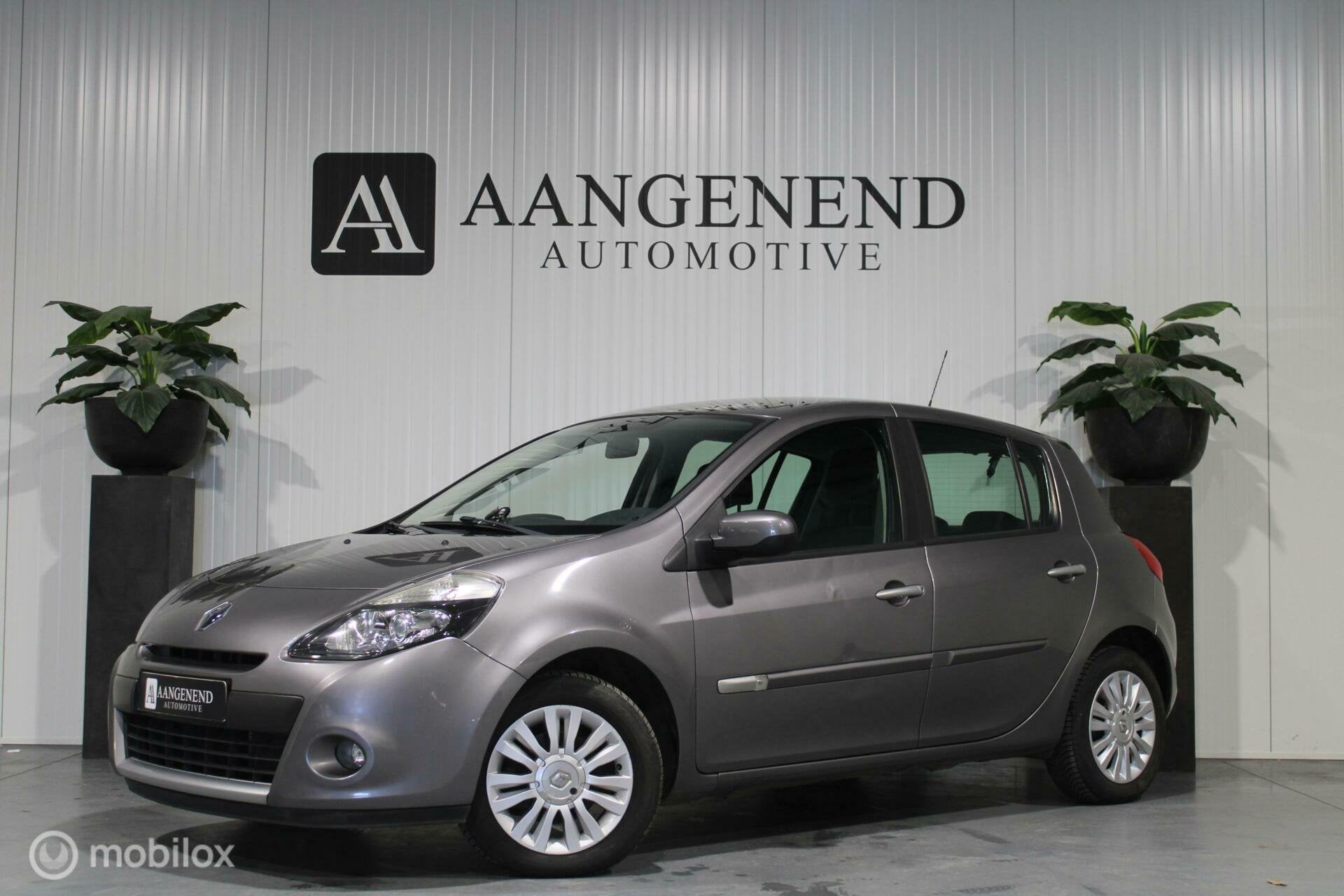 Renault Clio 1.2 Authentique Cruise Automaat, Airco, Auto's, Gebruikt, Zwart, Bedrijf, Handgeschakeld