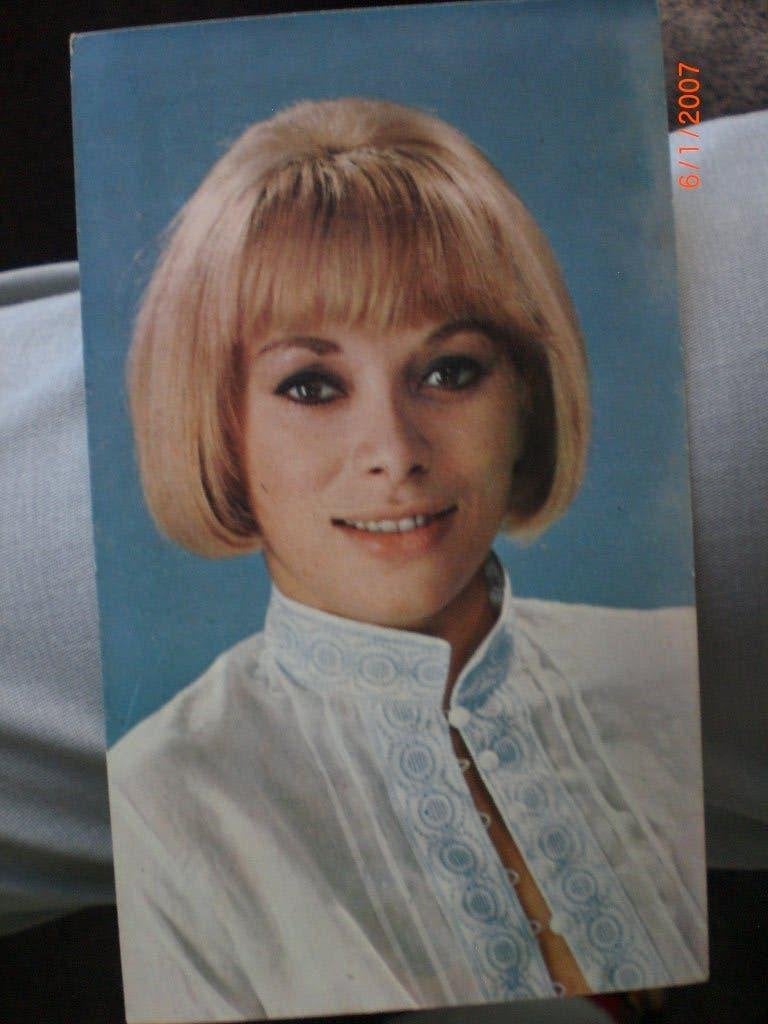 kaart Mireille Darc, Ophalen of Verzenden, 1960 tot 1980, Ongelopen, Sterren en Beroemdheden