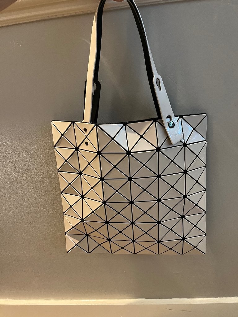 design tas BaoBao Issey Miyake, Ophalen, Nieuw, Beige, Schoudertasje