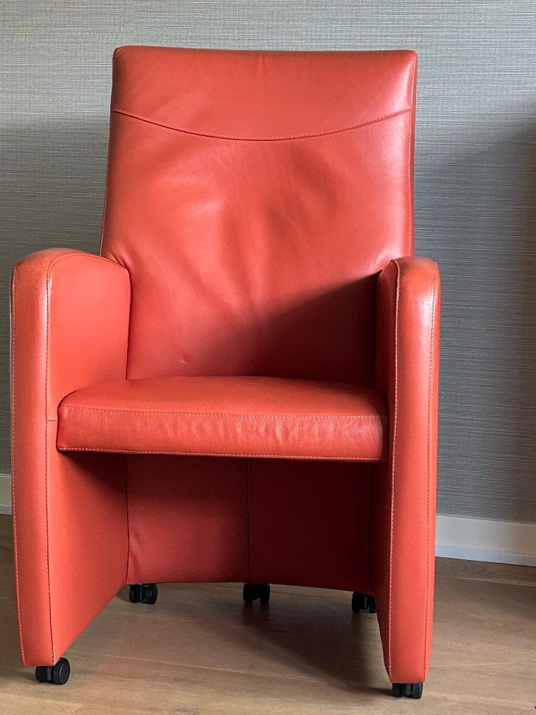 Leolux rode fauteuil, van leer en met zwenkbare meubelwielen, Ophalen, Gebruikt, Minder dan 75 cm, Design